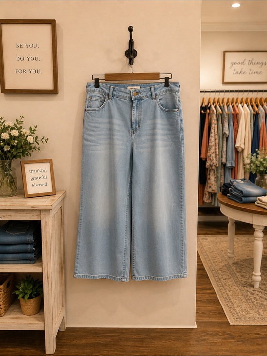 LOGO by Lori Goldstein Denim - LOGO by Lori Goldstein Size 12 Light Wash Boyfriend Crop Jeans